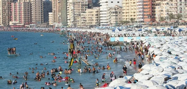 غرق 6 فتيات وإصابة 24 في حادث مأساوي يهز شواطئ الإسكندرية بمصر 1 غرق 6 فتيات وإصابة 24 في حادث مأساوي يهز شواطئ الإسكندرية بمصر