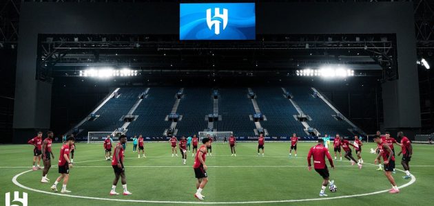 غياب الحكم الأجنبي في مباراة الهلال والرياض يثير التساؤلات حول الأسباب الحقيقية 1 غياب الحكم الأجنبي في مباراة الهلال والرياض يثير التساؤلات حول الأسباب الحقيقية