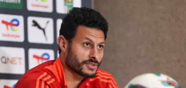 محمد الشناوي في المستشفى لإتمام إجراءات دفن والده 1 محمد الشناوي في المستشفى لإتمام إجراءات دفن والده