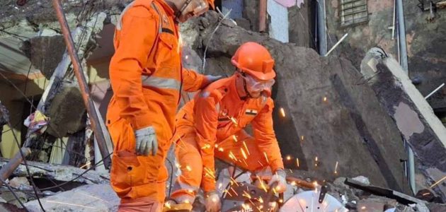 مصرع 15 شخصًا في انهيار مبنى بمدينة فاساي الهندية 1 مصرع 15 شخصًا في انهيار مبنى بمدينة فاساي الهندية