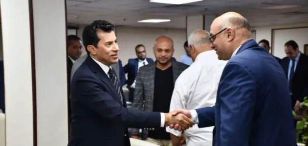 وزير الرياضة يؤكد دعم الوزارة للأندية لضمان تطبيق القانون المعدل بشكل سليم 1 وزير الرياضة يؤكد دعم الوزارة للأندية لضمان تطبيق القانون المعدل بشكل سليم