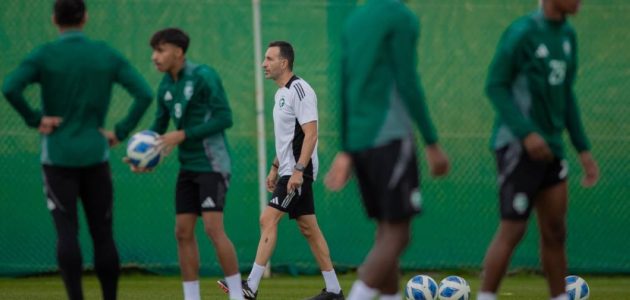 أخضر 19 يتحدى قطر في كأس الخليج بفرصتين للتأهل إلى نصف النهائي 1 أخضر 19 يتحدى قطر في كأس الخليج بفرصتين للتأهل إلى نصف النهائي