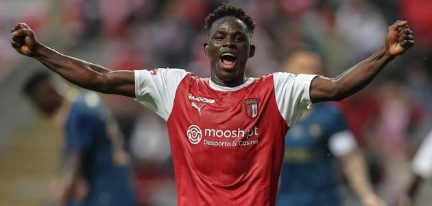الاتحاد يتفاوض لضم روجر فيرنانديز إلى صفوفه 1 الاتحاد يتفاوض لضم روجر فيرنانديز إلى صفوفه