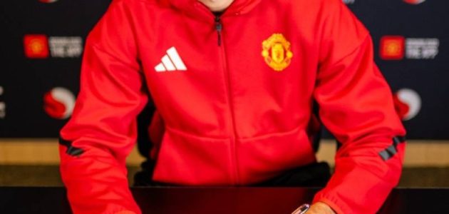 الحارس البلجيكي سين لامينس يتألق في حماية عرين مانشستر يونايتد 1 الحارس البلجيكي سين لامينس يتألق في حماية عرين مانشستر يونايتد
