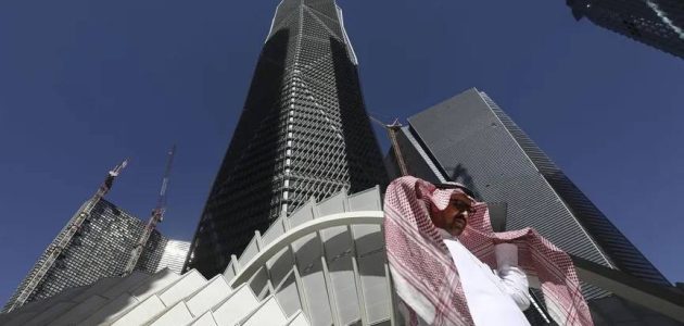 السعودية تحقق إنجازًا ماليًا جديدًا بجمع 5.5 مليار دولار من خلال صكوك دولية لأجل 5 و10 سنوات 1 السعودية تحقق إنجازًا ماليًا جديدًا بجمع 5.5 مليار دولار من خلال صكوك دولية لأجل 5 و10 سنوات