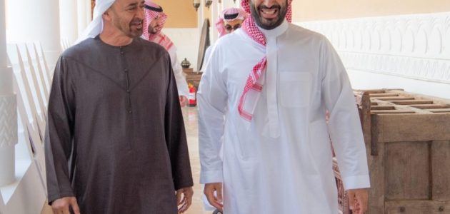 السعودية والإمارات تتعانقان في قمة تاريخية لتعزيز الاستقرار الإقليمي 1 السعودية والإمارات تتعانقان في قمة تاريخية لتعزيز الاستقرار الإقليمي