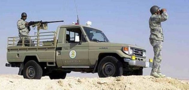 حرس الحدود في عسير ينجح في القبض على 4 مهربين بحوزتهم 60 كيلوجرامًا من القات 1 حرس الحدود في عسير ينجح في القبض على 4 مهربين بحوزتهم 60 كيلوجرامًا من القات