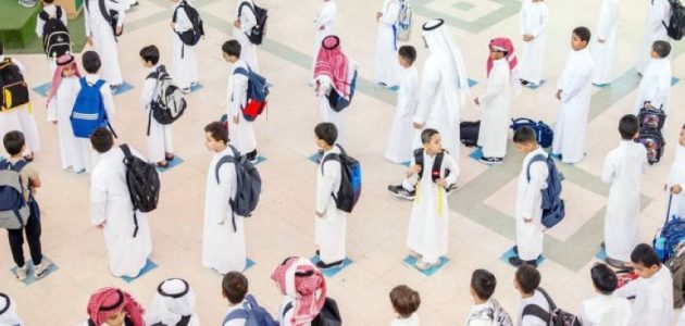 طلاب وطالبات يستعدون للحصول على المكافآت والإعانات الشهرية في السعودية 1 طلاب وطالبات يستعدون للحصول على المكافآت والإعانات الشهرية في السعودية