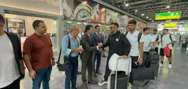 وزير الرياضة يرافق منتخب مصر في مطار القاهرة قبل مواجهة بوركينا فاسو